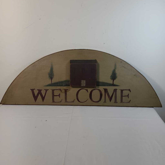 ARCHED WELCOME SIGN