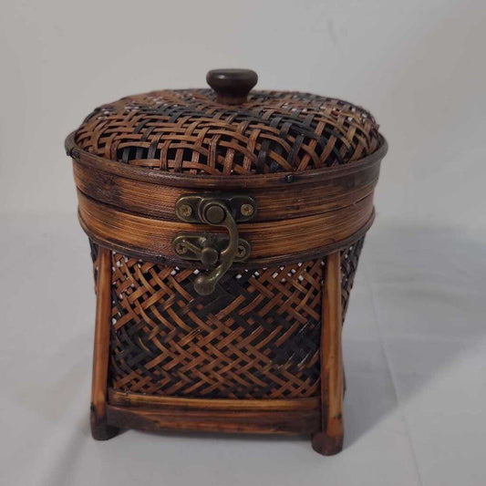 VTG WOVEN CONTAINER W/LID