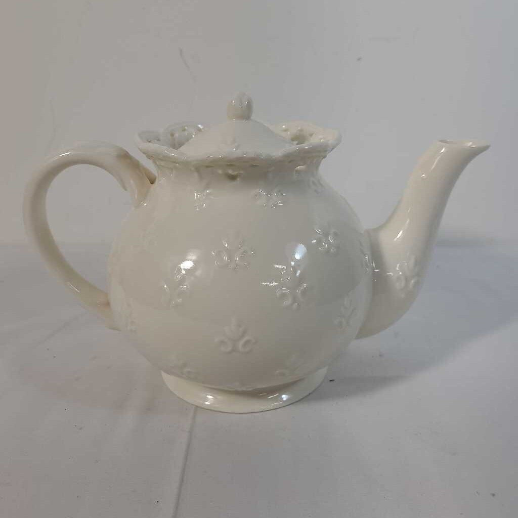 SKYE MCGHIE CREAM LACE TEAPOT