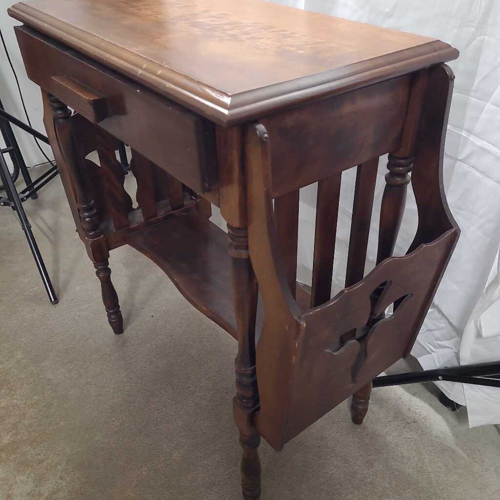 MAGAZINE HOLDER ACCENT TABLE