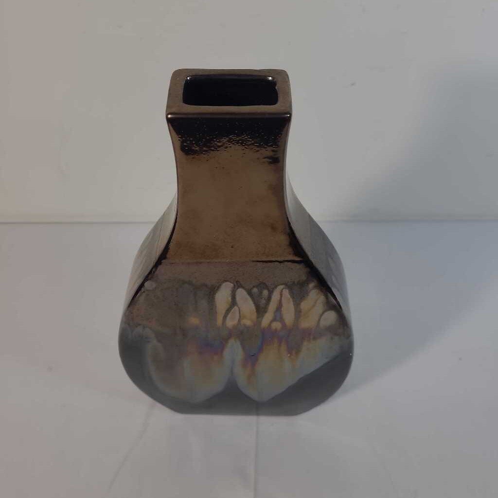 BRONZE SQUARED VASE