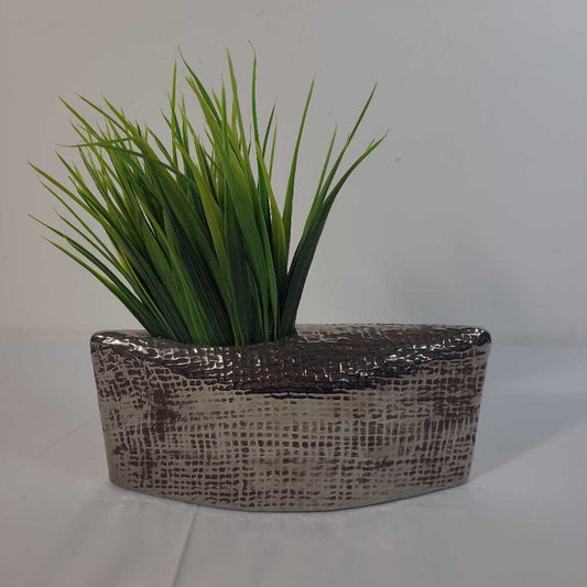 FAUX GRASS IN MEDIUM SILVER POT