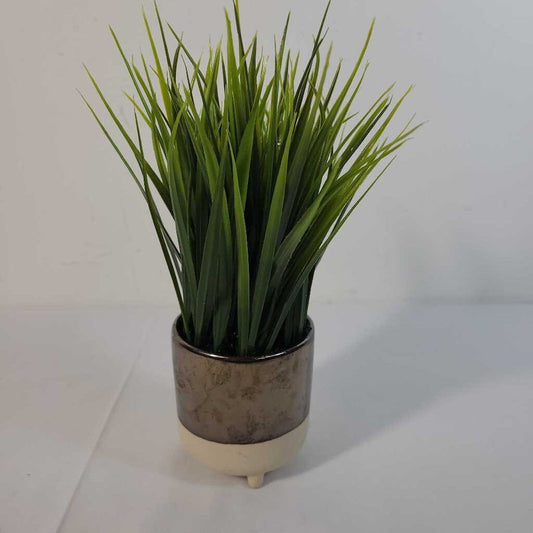 FAUX GRASS IN SMALL TWO TONE POT