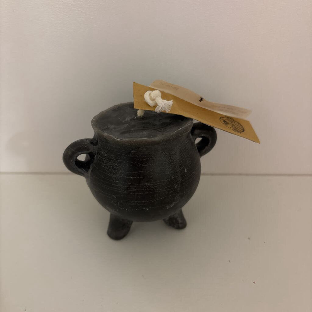 CAULDRON BEESWAX CANDLE