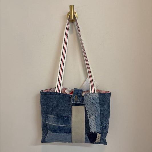 Building designs reversible tote