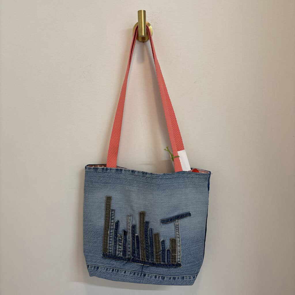 Building designs reversible tote