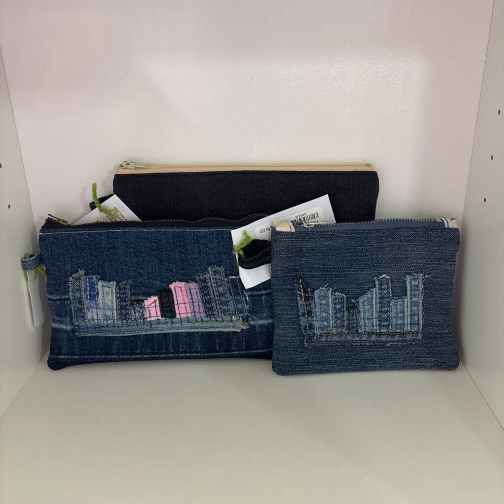 Zipper pouches with building designs