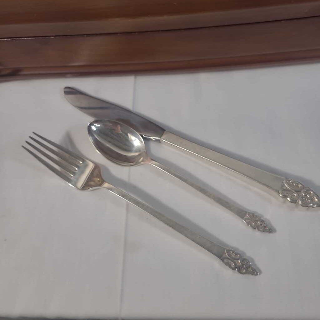 96pc SILVER CUTLERY IN CHEST