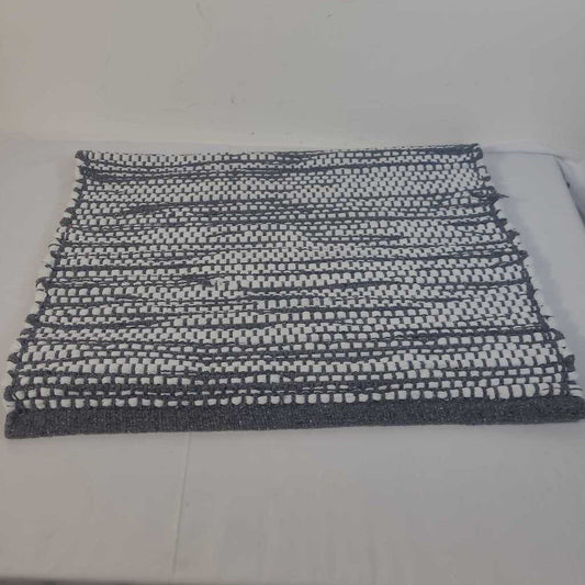 GREY & WHITE MAT
