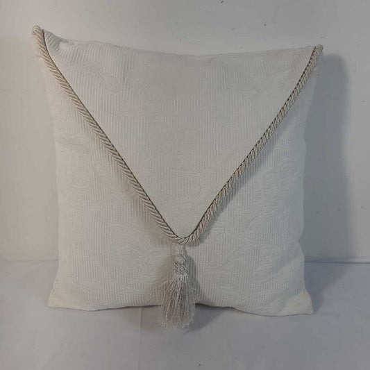 IVORY ENVLOPE CUSION