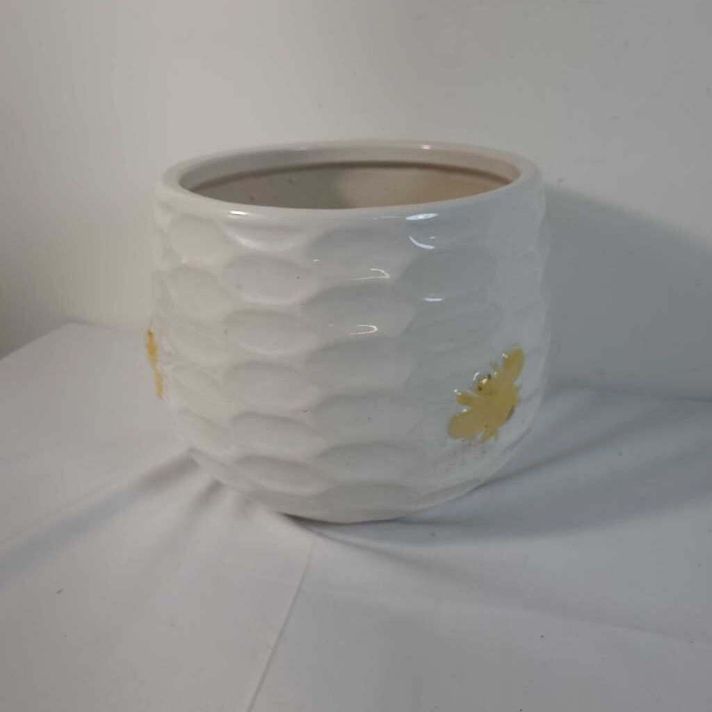 BEE PLANTER