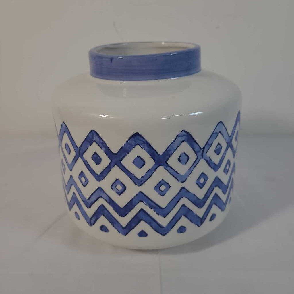 BLUE & WHITE VASE