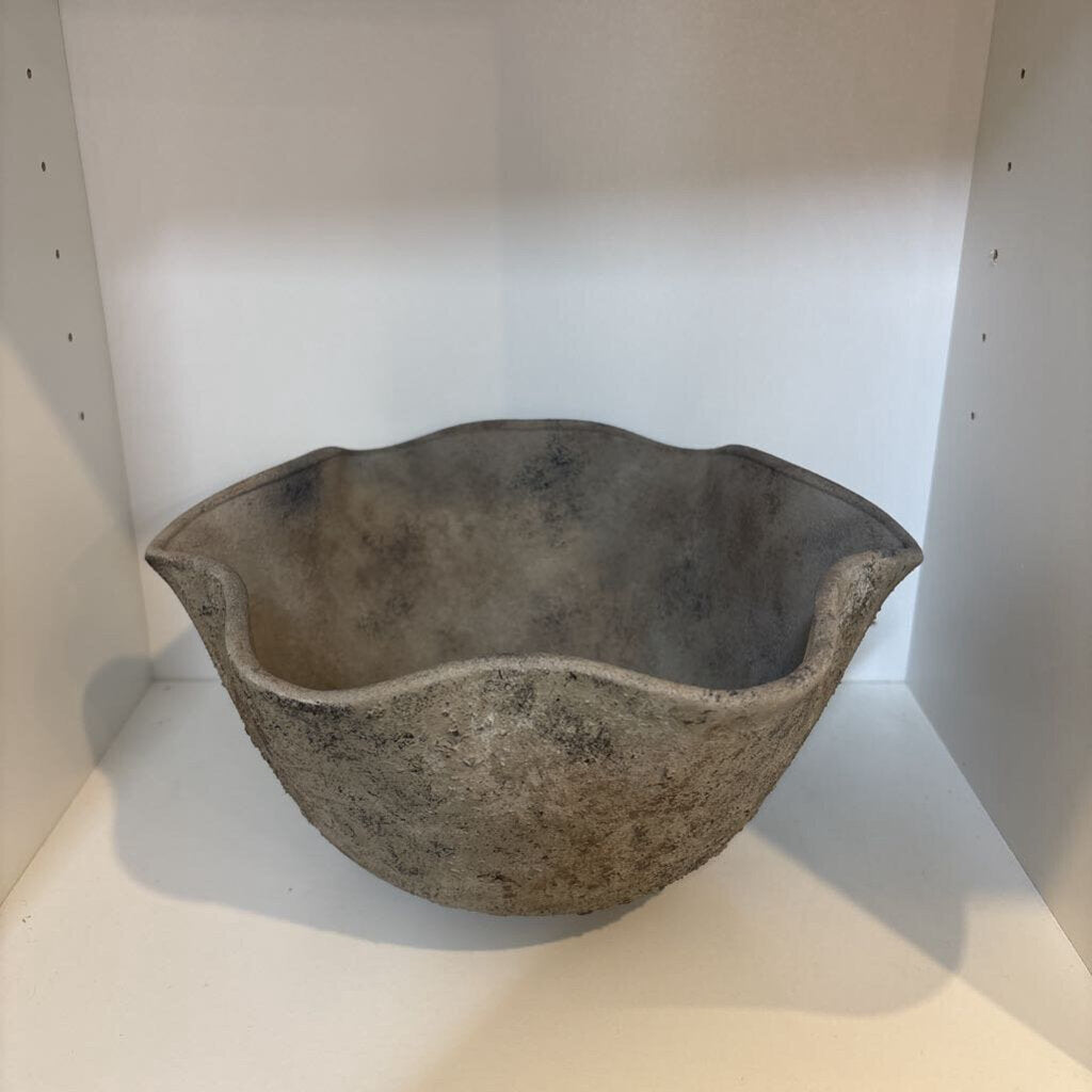 Textured Ruffle Edge Bowl