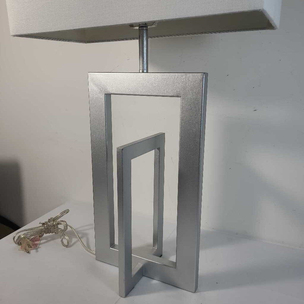FLAT SILVER TABLE LAMP