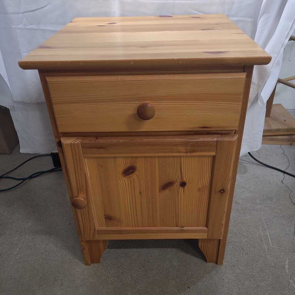 PINE NIGHTSTAND
