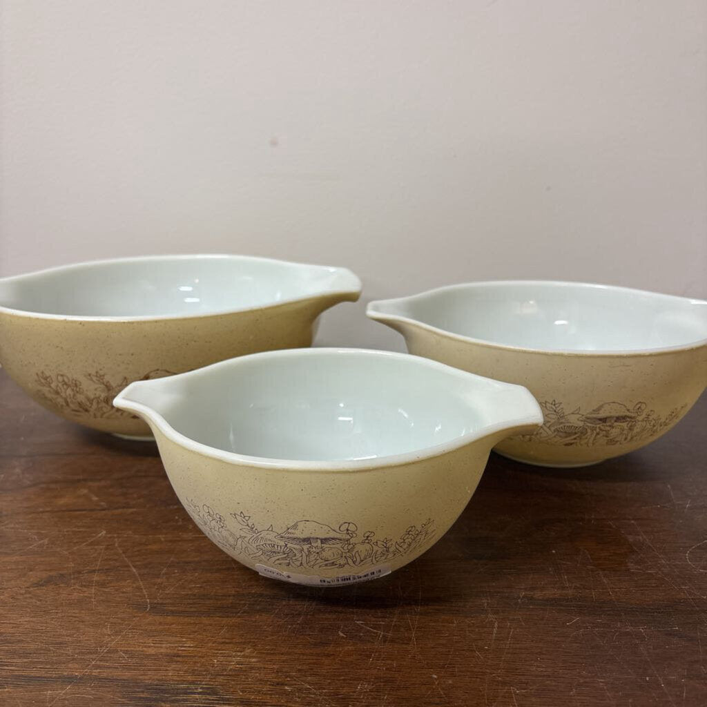 PYREX CINDERELLA 3 NESTING BOWLS: MUSHROOM PATTERN1980'S SOLD AS A SET