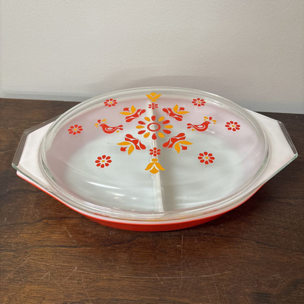PYREX DIVIDED CASSERAL DISH WITH LID 1 1/2 QUARTS RED BASE