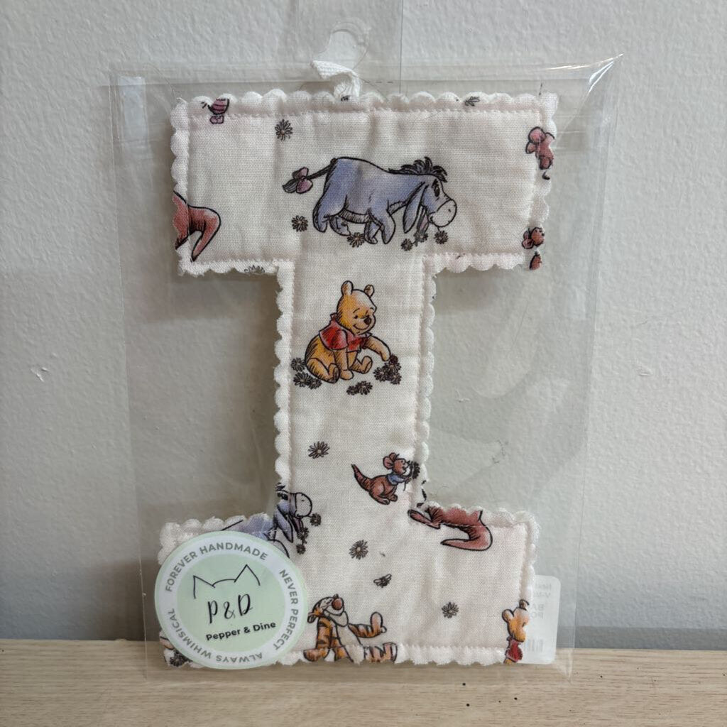 BANNER LETTER - "I" WINNIE THE POOH