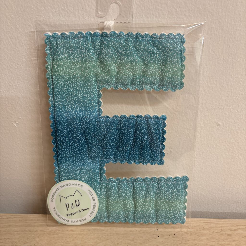 BANNER LETTER - "E" TEAL OMBRE