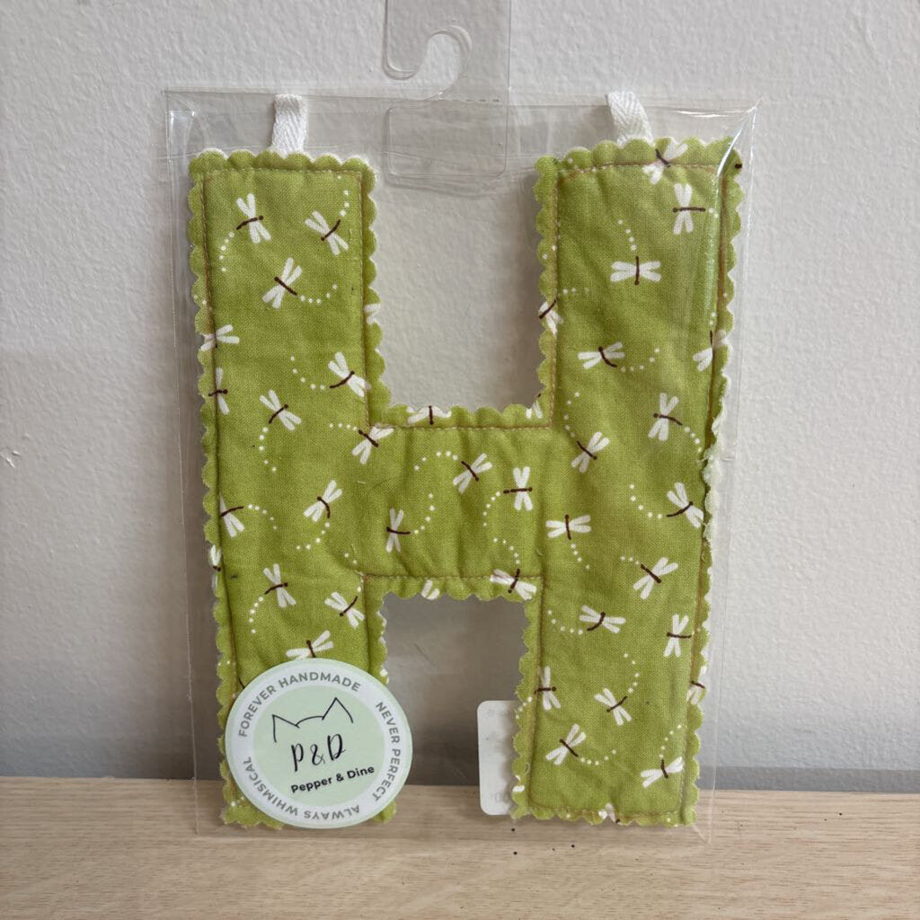 BANNER LETTER - "H" GREEN DRAGONFLY