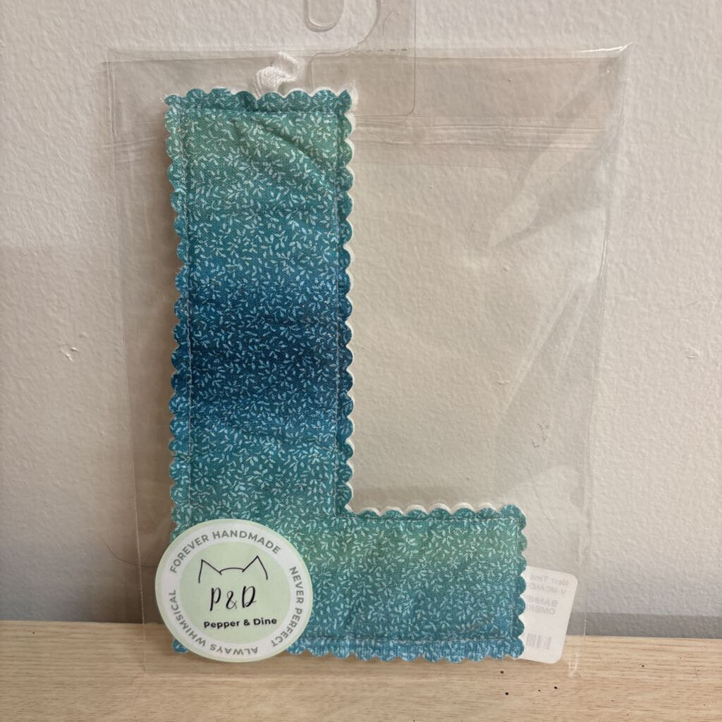 BANNER LETTER - "L" TEAL OMBRE
