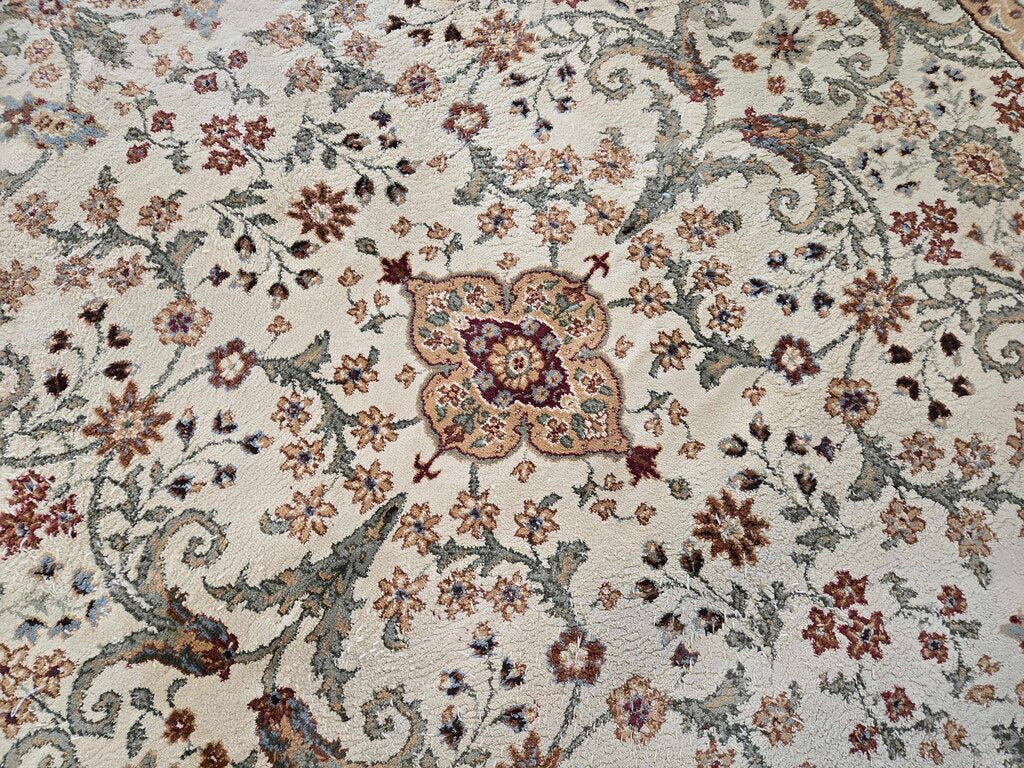 ROUND AREA RUG