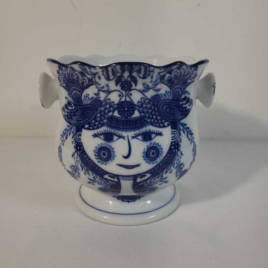 CERAMIC WHIMSICAL FACE BLUE & WHITE PLANTER