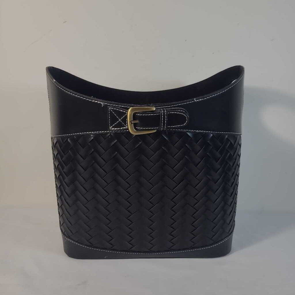 BLACK PLEATHER MAGAZINE HOLDER