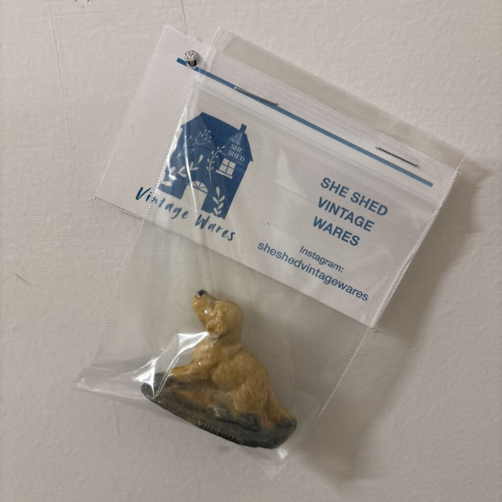 DOG YELLOW RED ROSE COLLECTIBLES WADE WHIMSIES FIGURINES 1960'S-1970'S