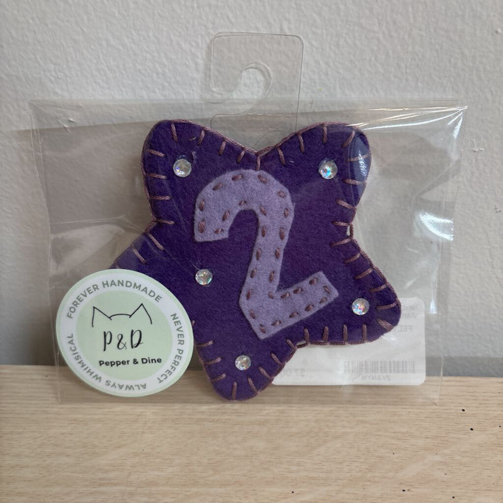 FELT BIRTHDAY BUTTON- "2"