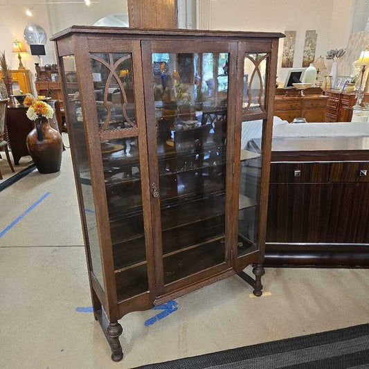 VTG DISPLAY CABINET