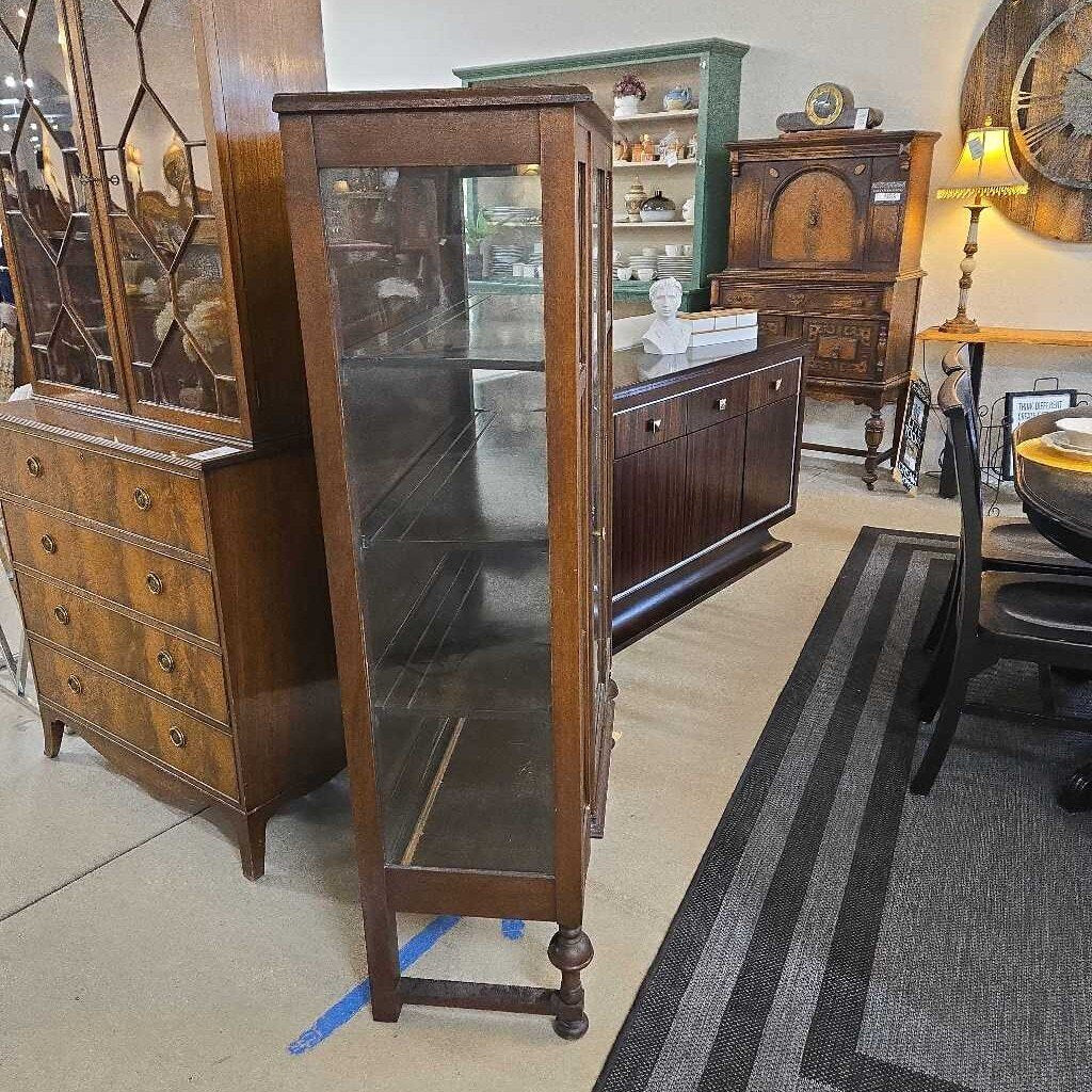 VTG DISPLAY CABINET