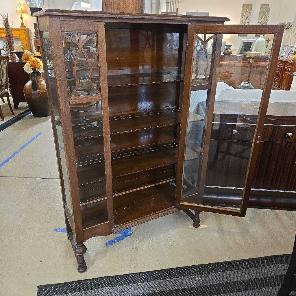 VTG DISPLAY CABINET