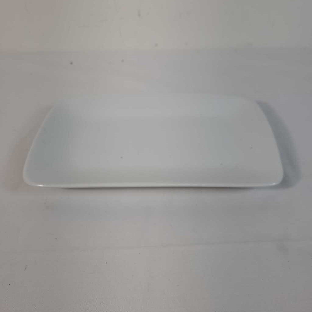 WHITE PORCELAIN PLATE