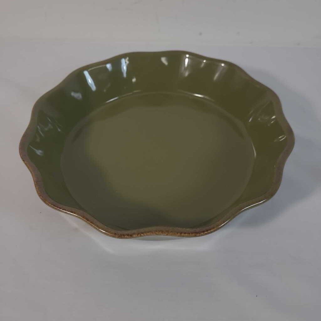 GREEN RUFFLED BAKING DISH