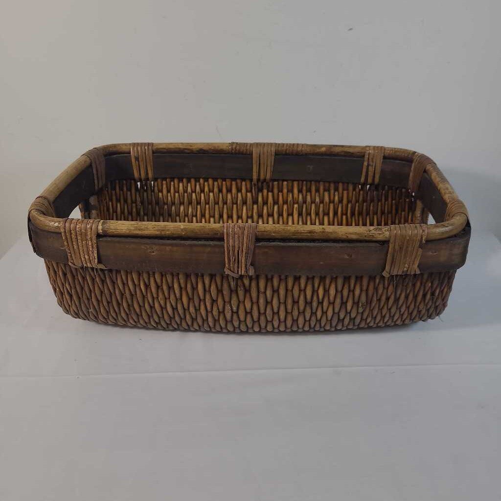 LONG HANDLED BASKET