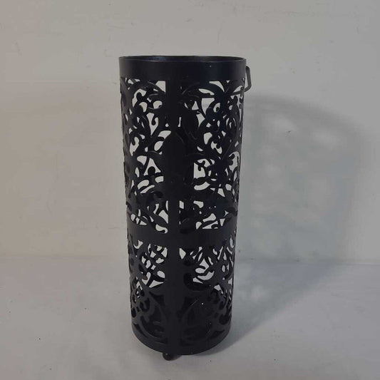 ROUND HANDLED CANDLE HOLDER