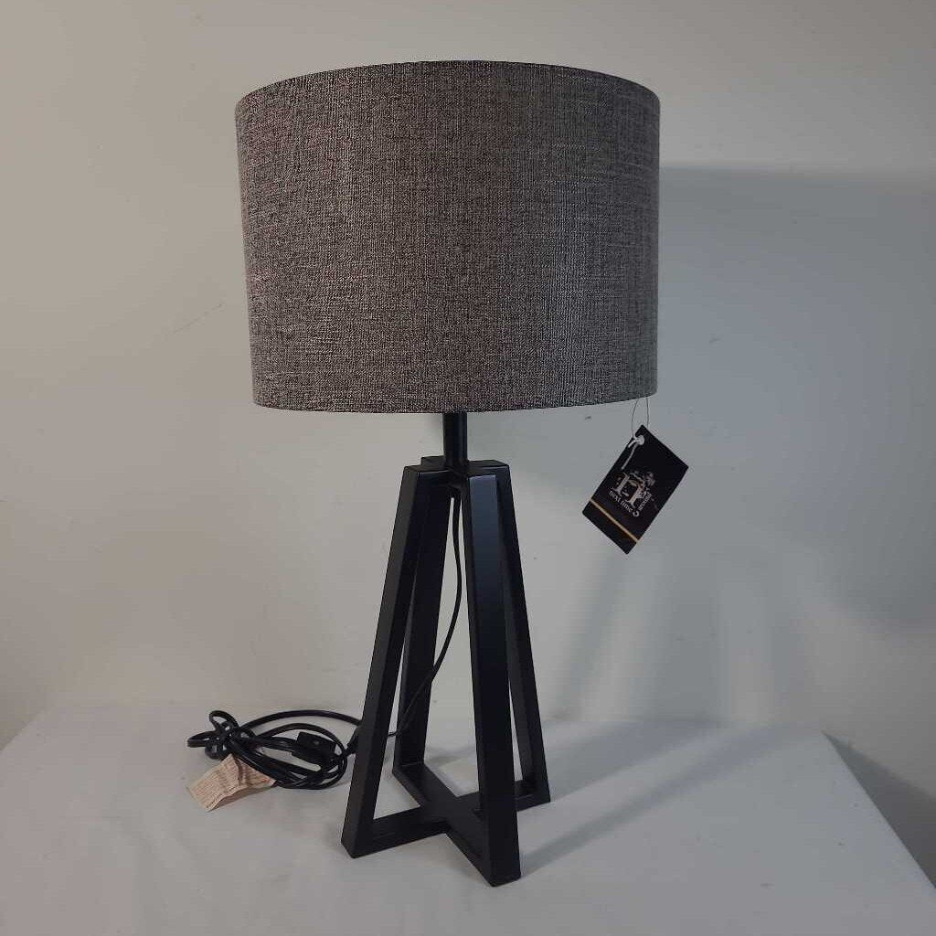BLACK METAL TABLE LAMP W/GREY SHADE
