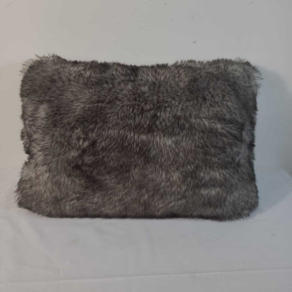 FAUX FUR LUMBAR PILLOW