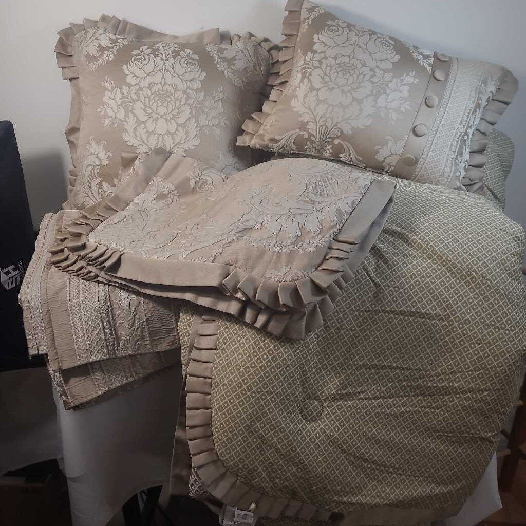 6PC QUEEN BEDDING SET