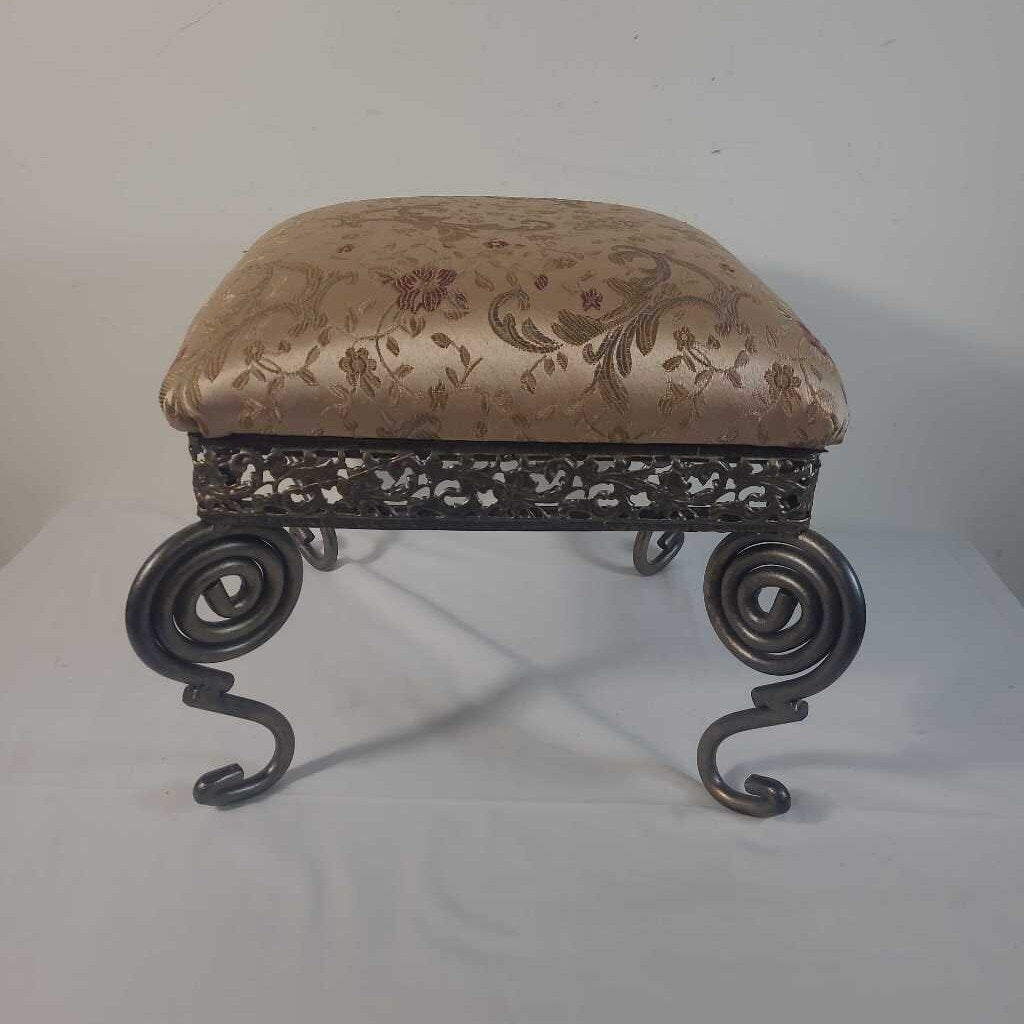 METAL BASE FOOT STOOL