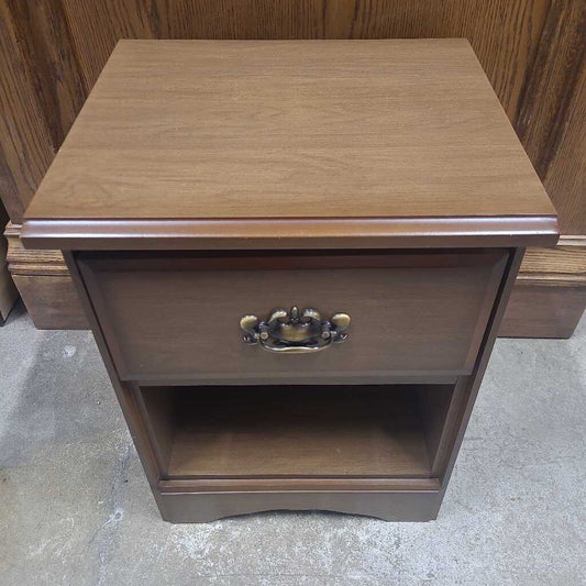 SINGLE DRAWER NIGHTSTAND