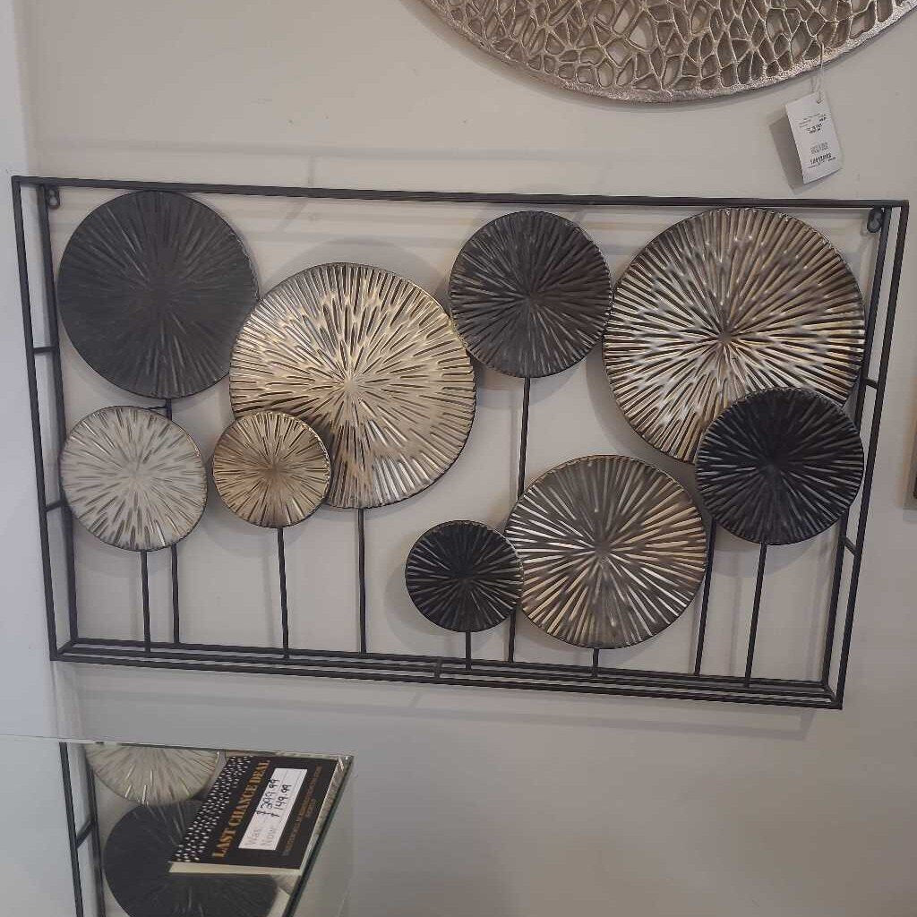 ROUND METAL WALL ART