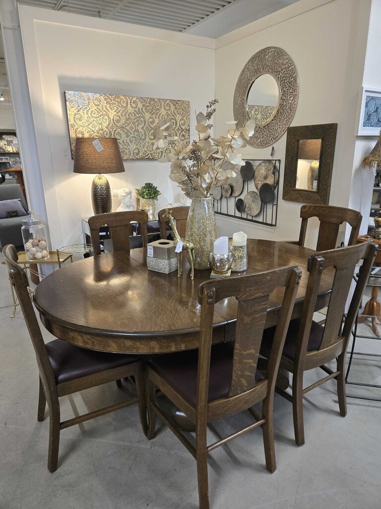 ANTIQUE PEDESTAL TABLE W/6 CHAIRS & 5 LEAVES
