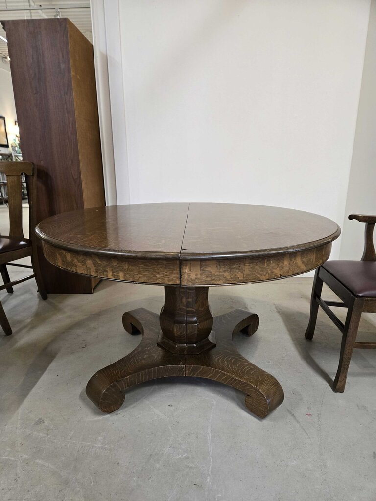 ANTIQUE PEDESTAL TABLE W/6 CHAIRS & 5 LEAVES