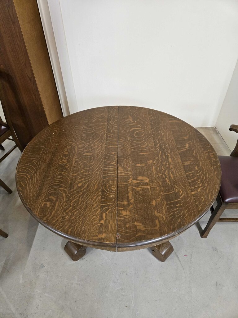 ANTIQUE PEDESTAL TABLE W/6 CHAIRS & 5 LEAVES