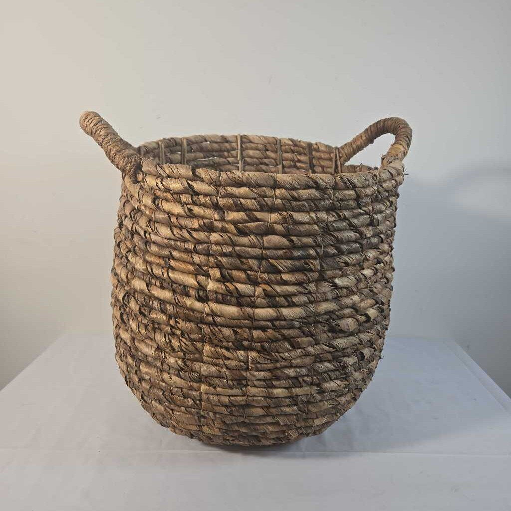 WICKER BASKET W/HANDLES