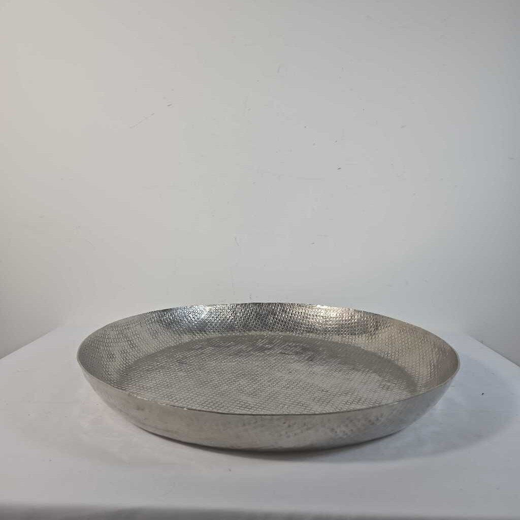 ROUND CHROME TEXTURED TRAY