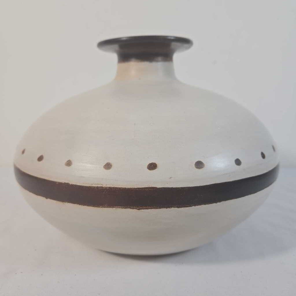 PERUVIAN HANDMADE VASE
