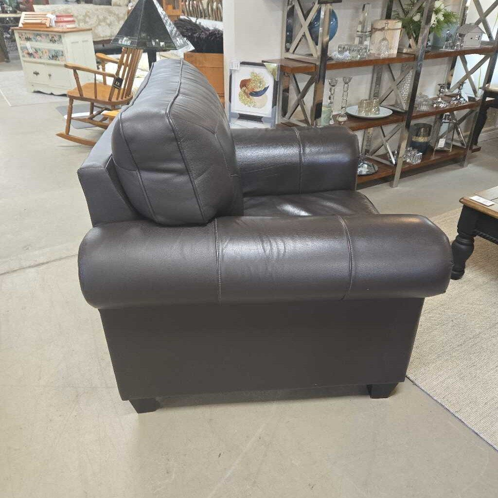 LEATHER BLEND CHAIR